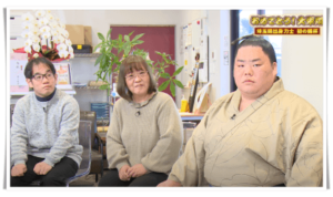 大栄翔関家族３人画像